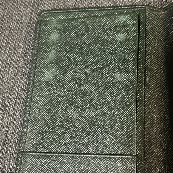 Louis Vuitton Porte Valeurs Taiga Leather Green Bifold Wallet - Unisex - Picture 11 of 13